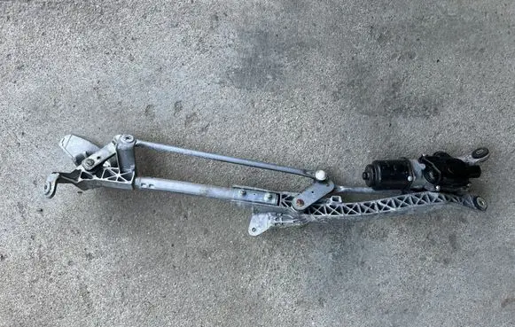 Mitsubishi Lancer Evolution X Front wiper linkage 