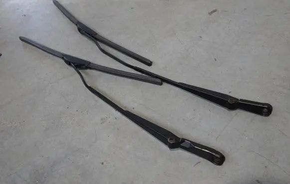 Volkswagen New Beetle Front wiper blade arm 1C1955409B 1C1855410B