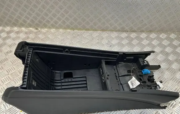 Mercedes-Benz C W205 Center console A2056801950
