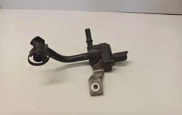 Peugeot 308 Vacuum valve V754196180
