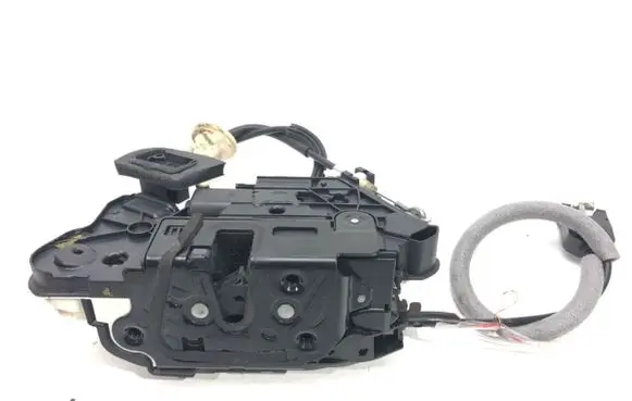Volkswagen Golf VI Front door lock 5K1837015B