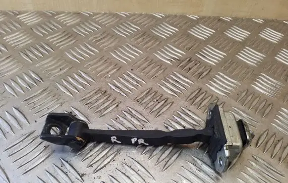 Skoda Octavia Mk2 (1Z) Front door check strap stopper