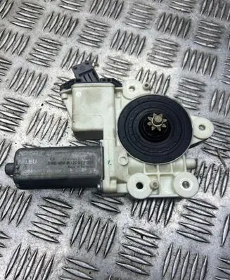 Toyota Avensis T250 Rear door window regulator with motor 0130822032