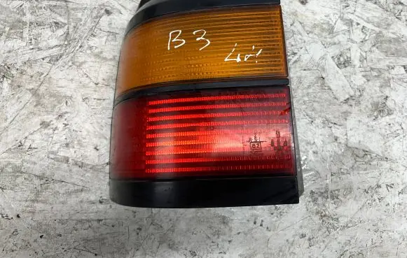 Volkswagen PASSAT B3 Rear/tail lights 333945111