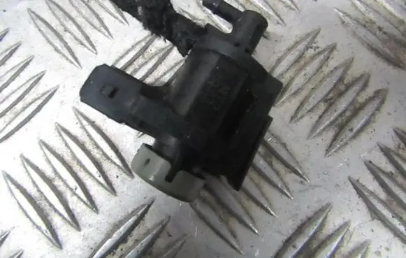 Audi A4 S4 B6 8E 8H Turbo solenoid valve 1j0906283a
