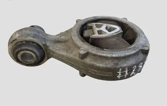 Nissan Qashqai Engine mount bracket