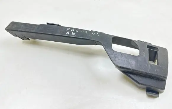 Ford Focus Front bumper mounting bracket DN13696N