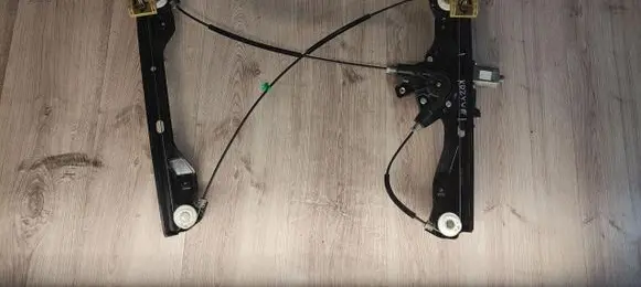 Opel Adam Front window lifting mechanism without motor 13350350