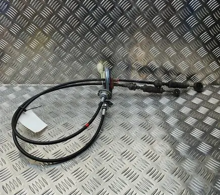 Hyundai Santa Fe Gear shift cable linkage 437942P100