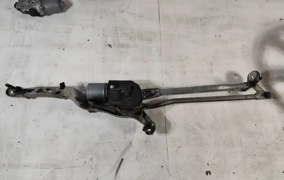 Front wiper linkage
