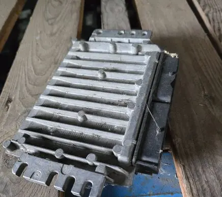 Renault Clio I Engine control unit/module 7700115097 S110030304 7700110471