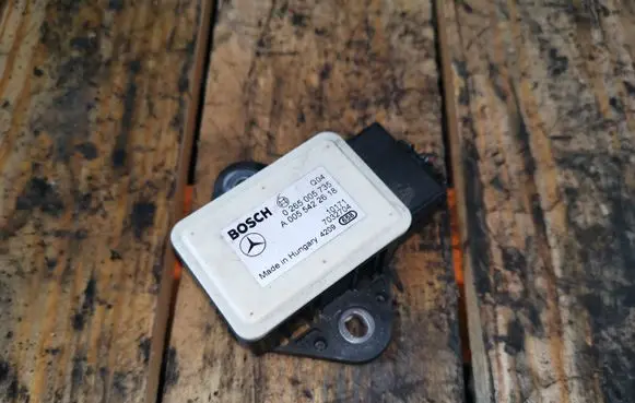 Mercedes-Benz E W212 ESP acceleration yaw rate sensor 0265005735 A0055422618