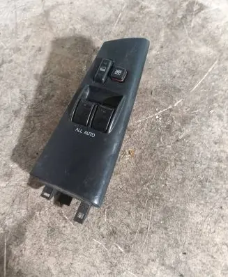 Toyota Corolla E120 E130 Electric window control switch 8482003110 37075A204C02