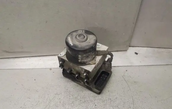 Volkswagen Polo ABS Pump 6X0907379B 6X0614117