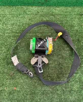Toyota Auris 150 Front seatbelt 