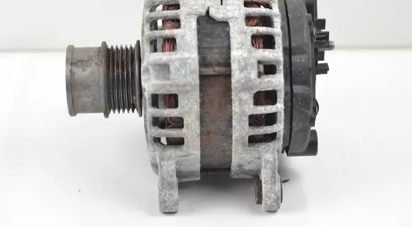 Volkswagen PASSAT B8 Generator/alternator 04C903023L F000BL08F2
