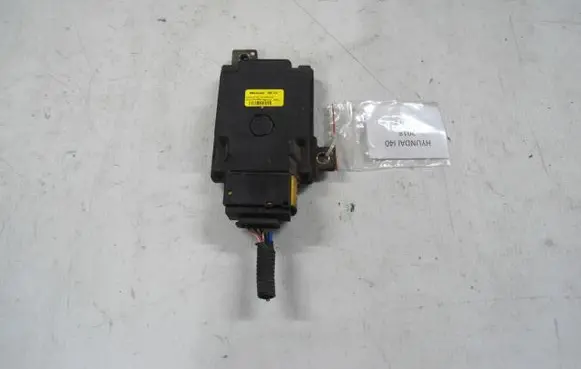 Hyundai i40 Fuel pump relay 33040-3R800
