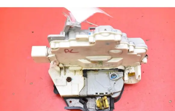 Audi A8 S8 D3 4E Front door lock 4F1837015E