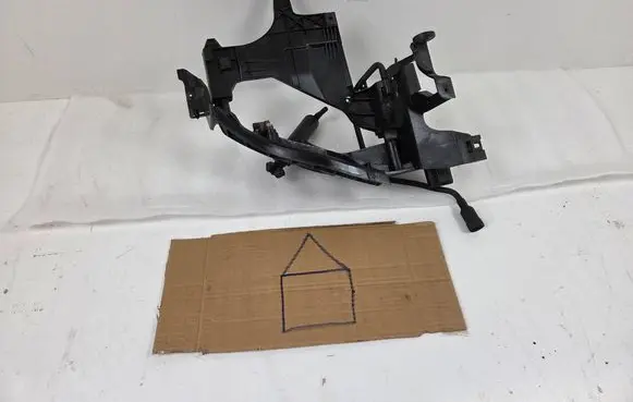 Audi A5 8T 8F Headlight/headlamp mounting bracket 8T0805608B