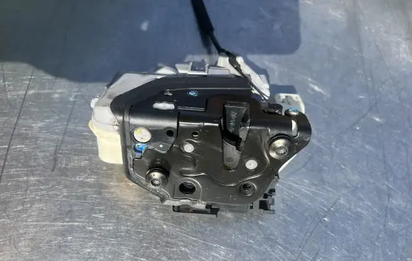 Seat Leon (1P) Front door lock 1P1837015 1P0837085