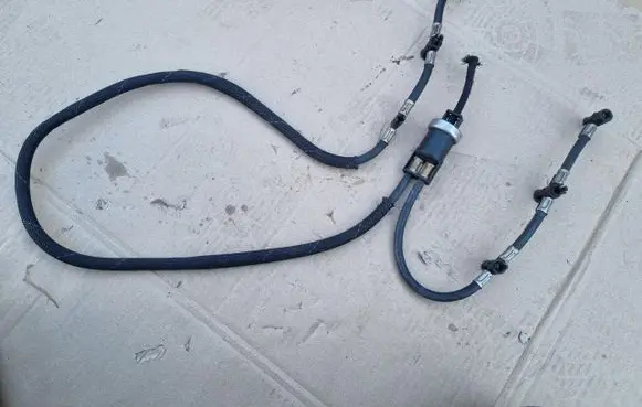 Volkswagen Touareg III Fuel return line/hose 