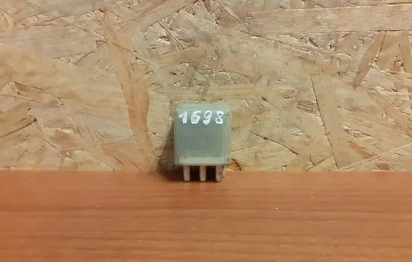 Mercedes-Benz C W202 Other relay 898135 1698