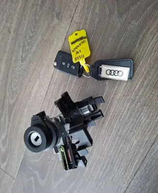 Audi A1 Ignition lock 82A837220 1K0905851