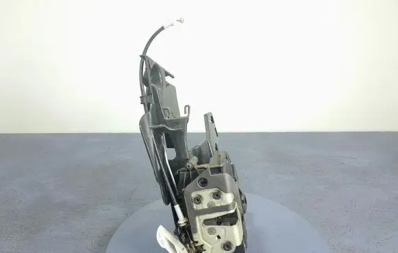 Ford Fiesta Front door lock AM5A-U21813-AE