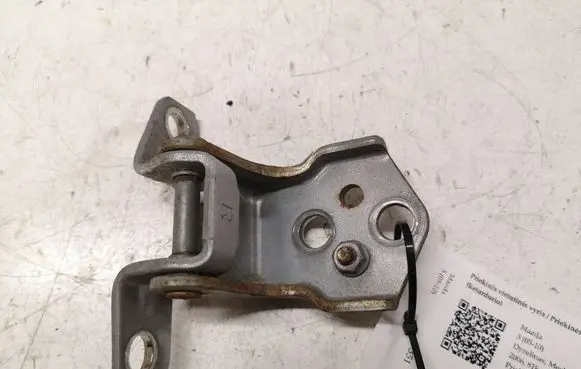 Mazda 5 Front door upper hinge