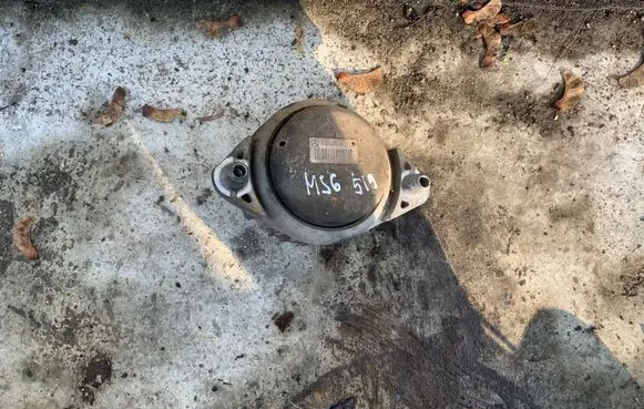Engine mount bracket