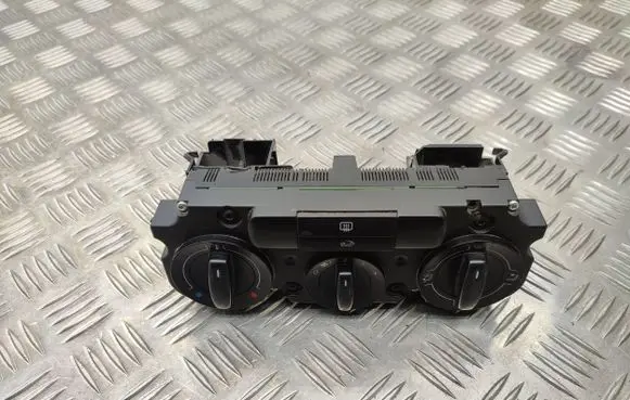 Volkswagen Golf V Climate control unit