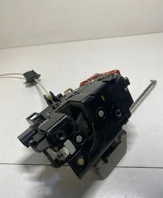 Audi A4 S4 B6 8E 8H Front door lock 8E1837016C PA66307GF