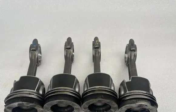 Volkswagen Crafter Piston with connecting rod 81L155 04LBE 8100704