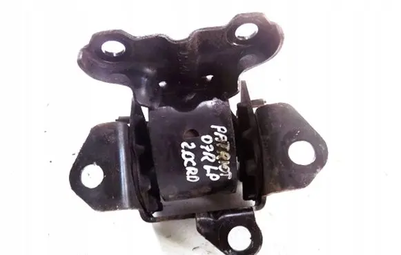 Jeep Patriot Engine mount bracket