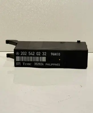 Mercedes-Benz C W202 Other control units/modules 2025420232 352824