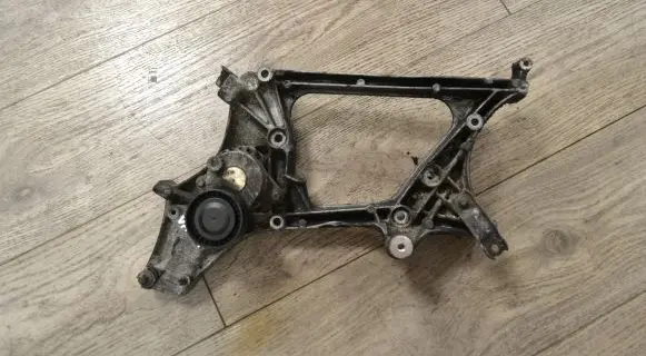 Mercedes-Benz E W212 Engine mounting bracket A6512012009