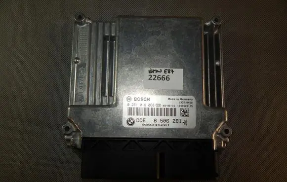 BMW 1 E81 E87 Engine control unit/module 0281016068