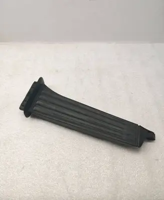 Accelerator throttle pedal