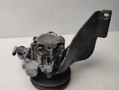 Volkswagen Transporter - Caravelle T4 Power steering pump 701422155E