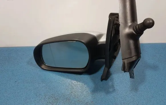 Volkswagen Fox Front door electric wing mirror