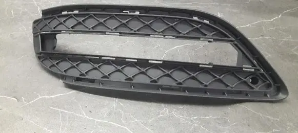 Mercedes-Benz B W246 W242 Front bumper lower grill a2468850622