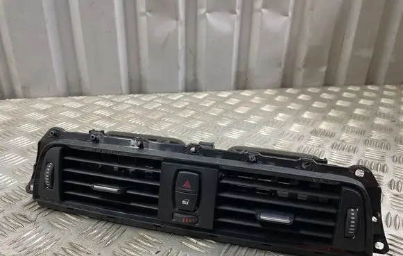 BMW 4 F32 F33 Dash center air vent grill 9218552 508835