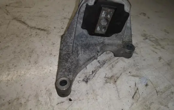 Volvo S80 Engine mount bracket 326C82 A1512