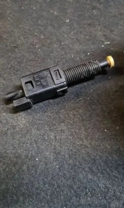 Volkswagen PASSAT B5 Brake pedal sensor switch 343B 811907