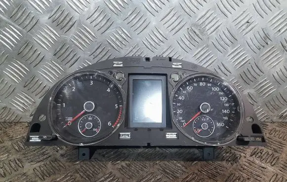 Volkswagen PASSAT B7 Speedometer (instrument cluster) 3aa920970a