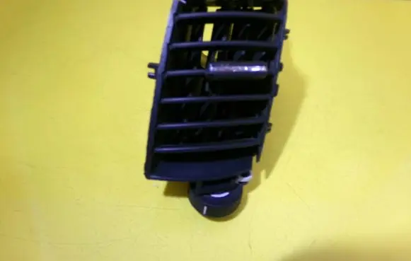 Opel Zafira B Dash center air vent grill 13144402 213680437