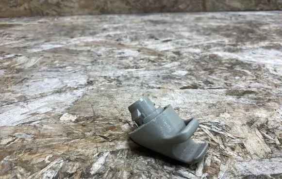 Infiniti G37 Sun visor clip/hook/bracket 