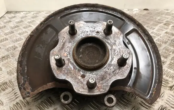 Toyota Avensis T270 Rear wheel hub
