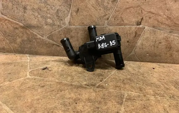 Mercedes-Benz GL X166 Coolant heater control valve A0005063264