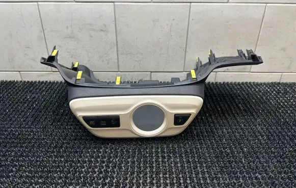 Toyota Prius (XW50) Dashboard glove box trim 5543347040